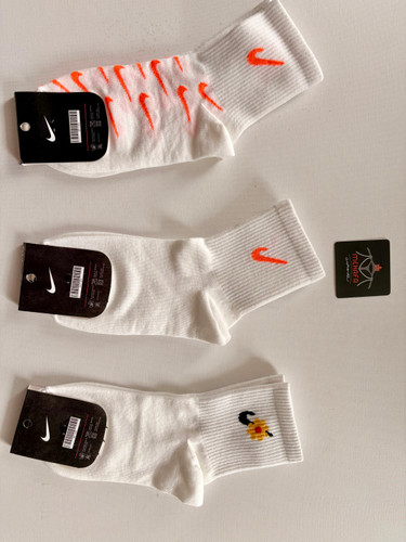 جوراب ساق دار زنانه نایکی سفید کد 1029 گلپا رز